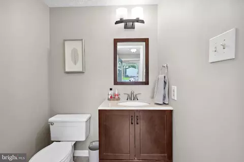 8140 Willowdale Ct, Springfield, VA 22153 photo 3