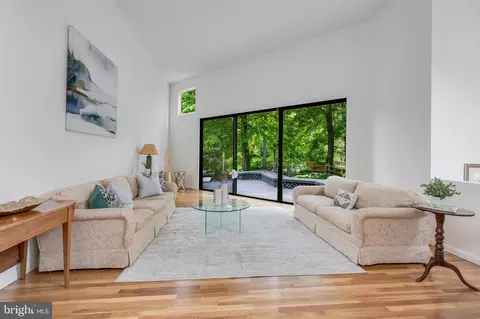 Living - 6885 Melrose Dr, Mclean, VA 22101 photo 2 of 4