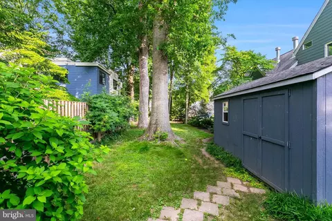 Exterior - 6885 Melrose Dr, Mclean, VA 22101 photo 9 of 11