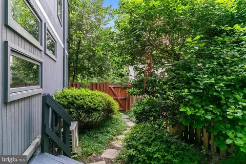 Exterior - 6885 Melrose Dr, Mclean, VA 22101 photo 6 of 11