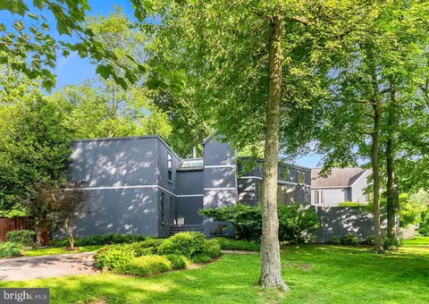 Exterior - 6885 Melrose Dr, Mclean, VA 22101 photo 2 of 11