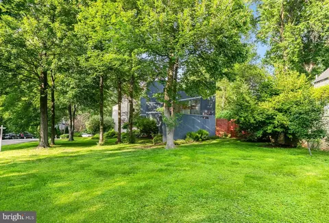 Exterior - 6885 Melrose Dr, Mclean, VA 22101 photo 11 of 11