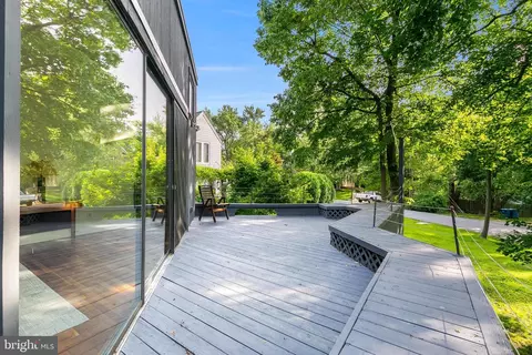 Exterior - 6885 Melrose Dr, Mclean, VA 22101 photo 3 of 11