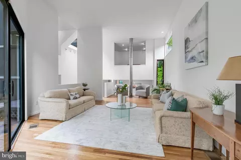 Living - 6885 Melrose Dr, Mclean, VA 22101 photo 1 of 4