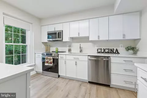 2279 Double Eagle Ct, Reston, VA 20191 photo 8