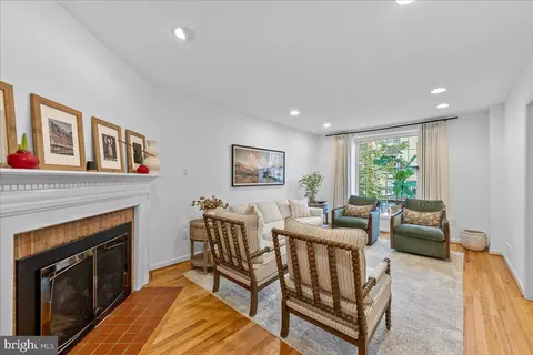 6757 Towne Lane Rd, Mclean, VA 22101 photo 3