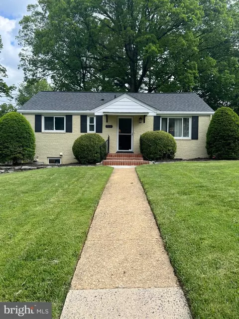 7216 Deborah Dr, Falls Church, VA 22046