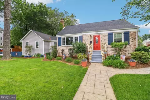 1812 Youngblood St, Mclean, VA 22101