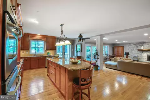 5918 Sherborn Ln, Springfield, VA 22152 photo 5
