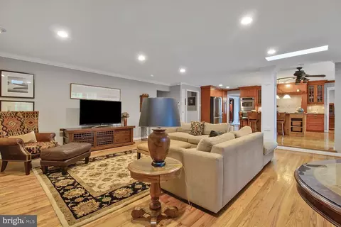5918 Sherborn Ln, Springfield, VA 22152 photo 9