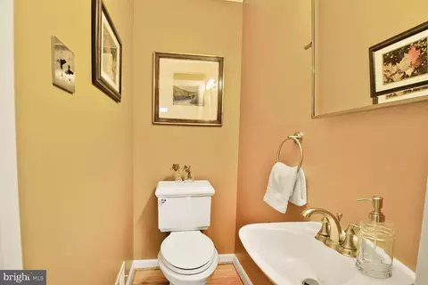 5918 Sherborn Ln, Springfield, VA 22152 photo 10
