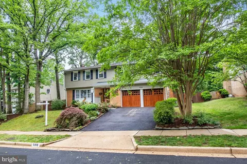 5918 Sherborn Ln, Springfield, VA 22152 photo 2