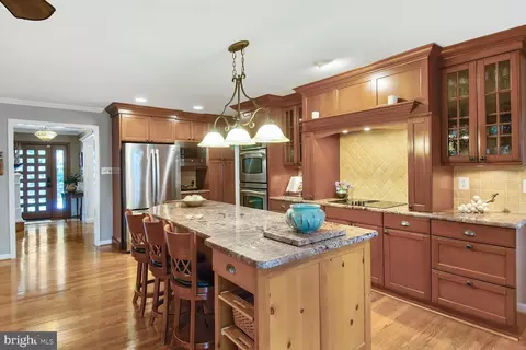 5918 Sherborn Ln, Springfield, VA 22152 photo 4