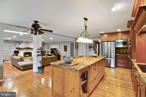 5918 Sherborn Ln, Springfield, VA 22152 photo 7