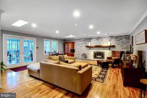 5918 Sherborn Ln, Springfield, VA 22152 photo 8
