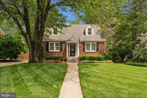 2855 Lawrence Dr, Falls Church, VA 22042