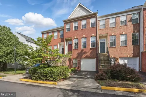 2566 James Monroe Cir, Herndon, VA 20171