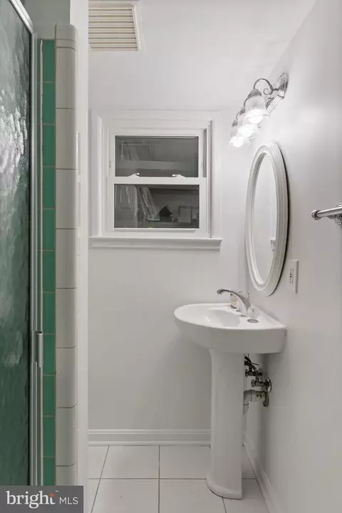 Bath - 7024 Statendam Ct, Mclean, VA 22101 photo 5 of 5