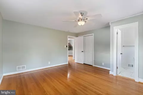 Bedroom - 7024 Statendam Ct, Mclean, VA 22101 photo 4 of 5