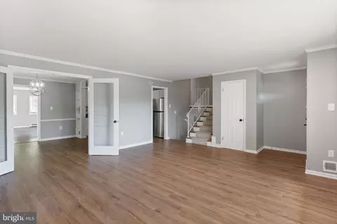 Living - 7024 Statendam Ct, Mclean, VA 22101 photo 2 of 8