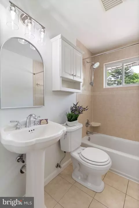Bath - 7024 Statendam Ct, Mclean, VA 22101 photo 1 of 5