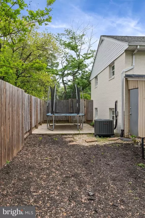Exterior - 7024 Statendam Ct, Mclean, VA 22101 photo 8 of 11