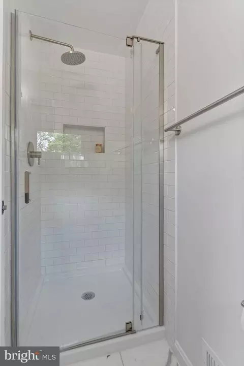 Bath - 7024 Statendam Ct, Mclean, VA 22101 photo 4 of 5