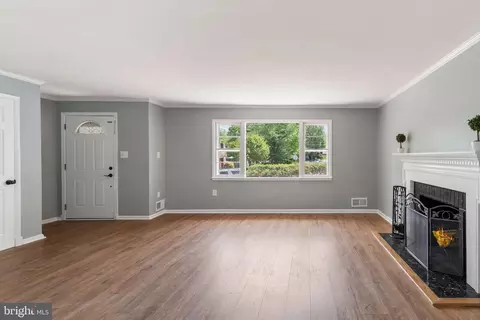 Living - 7024 Statendam Ct, Mclean, VA 22101 photo 4 of 8