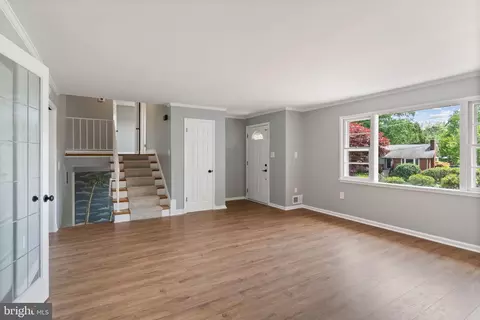 Living - 7024 Statendam Ct, Mclean, VA 22101 photo 3 of 8