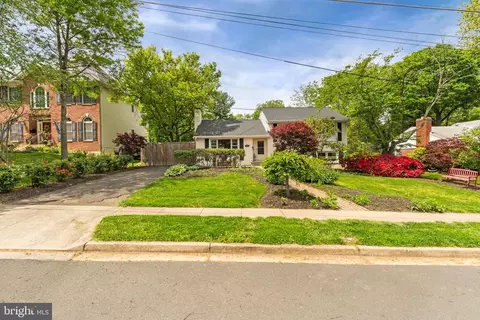 Exterior - 7024 Statendam Ct, Mclean, VA 22101 photo 3 of 11