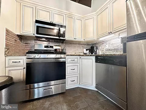 7839 Enola St #204, Mclean, VA 22102