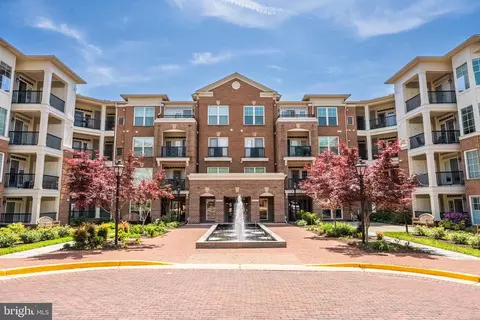 2903 Saintsbury Plz #402, Fairfax, VA 22031