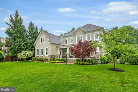 7312 Gordons Rd, Falls Church, VA 22043