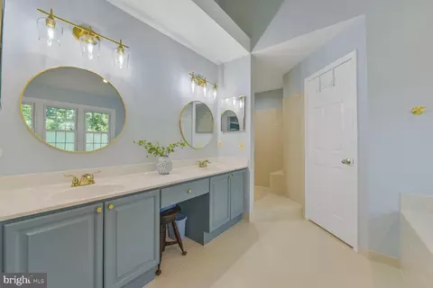 8102 Creekview Dr, Springfield, VA 22153 photo 28