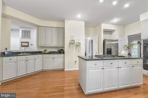 8102 Creekview Dr, Springfield, VA 22153 photo 13