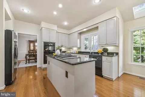 8102 Creekview Dr, Springfield, VA 22153 photo 18
