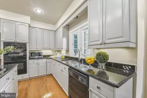 8102 Creekview Dr, Springfield, VA 22153 photo 17