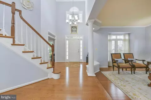 8102 Creekview Dr, Springfield, VA 22153 photo 4