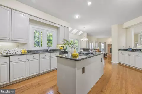 8102 Creekview Dr, Springfield, VA 22153 photo 14