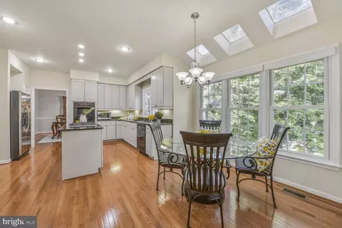 8102 Creekview Dr, Springfield, VA 22153 photo 12