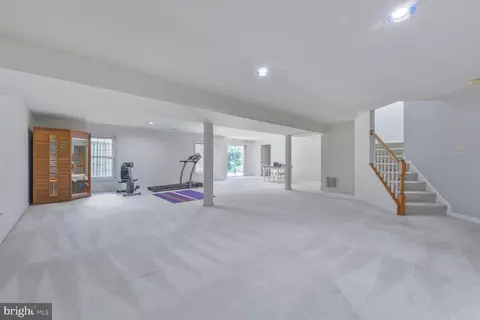 8102 Creekview Dr, Springfield, VA 22153 photo 36