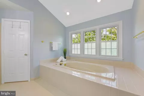 8102 Creekview Dr, Springfield, VA 22153 photo 30