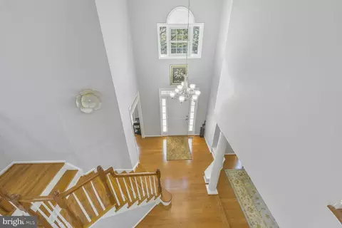 8102 Creekview Dr, Springfield, VA 22153 photo 5