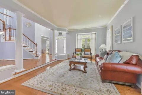8102 Creekview Dr, Springfield, VA 22153 photo 6