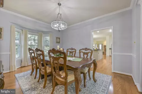 8102 Creekview Dr, Springfield, VA 22153 photo 9