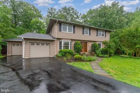 4401 Aragon Pl, Alexandria, VA 22309
