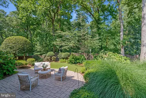 7123 Park Terrace Dr, Alexandria, VA 22307