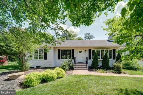 2811 Cedar Ln, Vienna, VA 22180