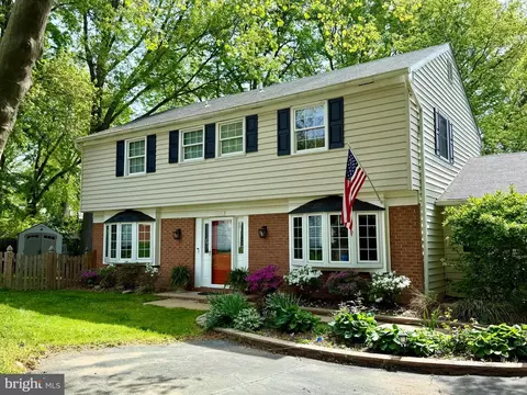 7221 Wickford Dr, Alexandria, VA 22315