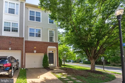 11441 Log Ridge Dr, Fairfax, VA 22030